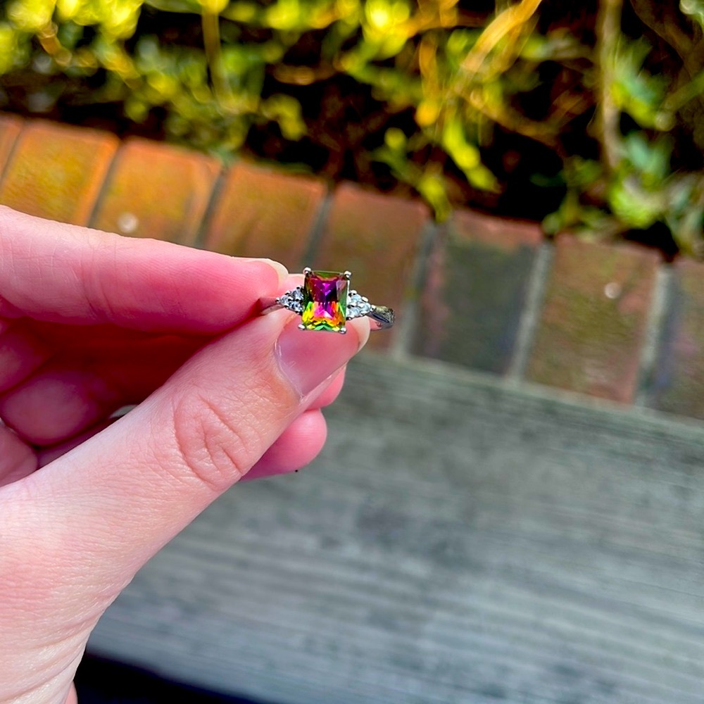Gorgeous 925 sterling silver iridescent ring